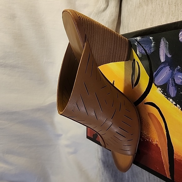 Report Signature Braden Beige Mules - Picture 2 of 16